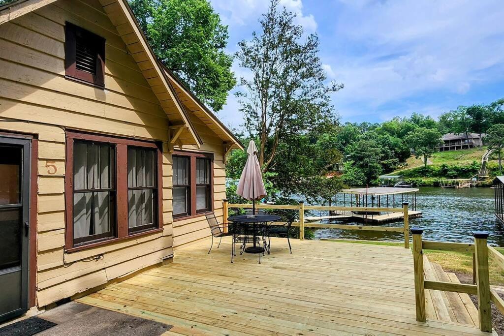 #05 - Lakefront Two Bedroom Cottage- Pet Friendly ホット・スプリングス エクステリア 写真