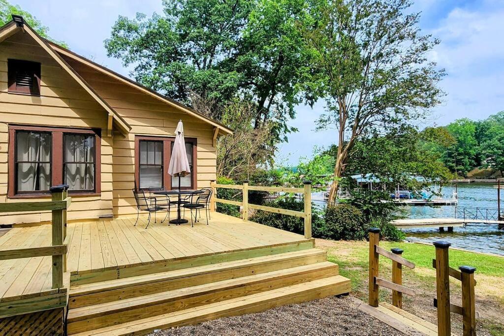 #05 - Lakefront Two Bedroom Cottage- Pet Friendly ホット・スプリングス エクステリア 写真
