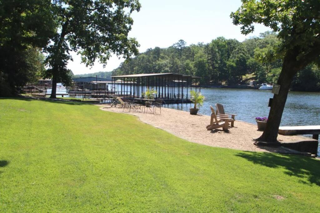 #05 - Lakefront Two Bedroom Cottage- Pet Friendly ホット・スプリングス エクステリア 写真