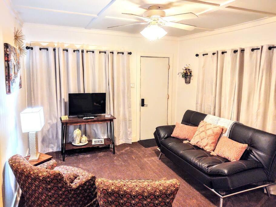 #05 - Lakefront Two Bedroom Cottage- Pet Friendly ホット・スプリングス エクステリア 写真