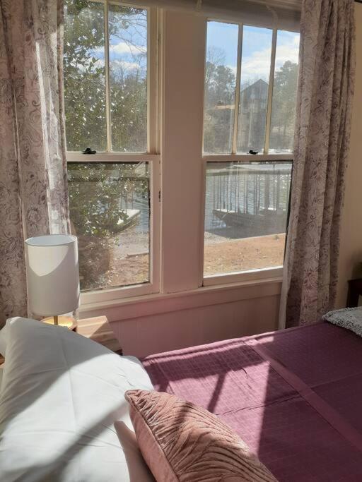 #05 - Lakefront Two Bedroom Cottage- Pet Friendly ホット・スプリングス エクステリア 写真