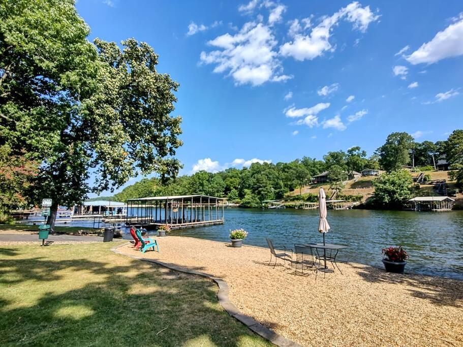 #05 - Lakefront Two Bedroom Cottage- Pet Friendly ホット・スプリングス エクステリア 写真